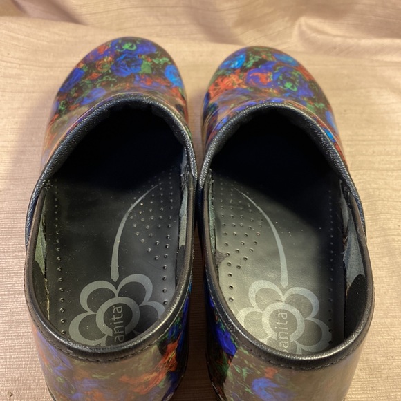 Sanita flower motif clogs in GUC - Picture 16 of 16